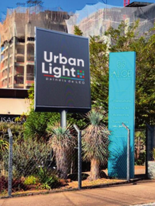 Painel de LED da Urban Light na Rua João Polastri, na Aloe Plantas e Paisagismo, em Rio Claro